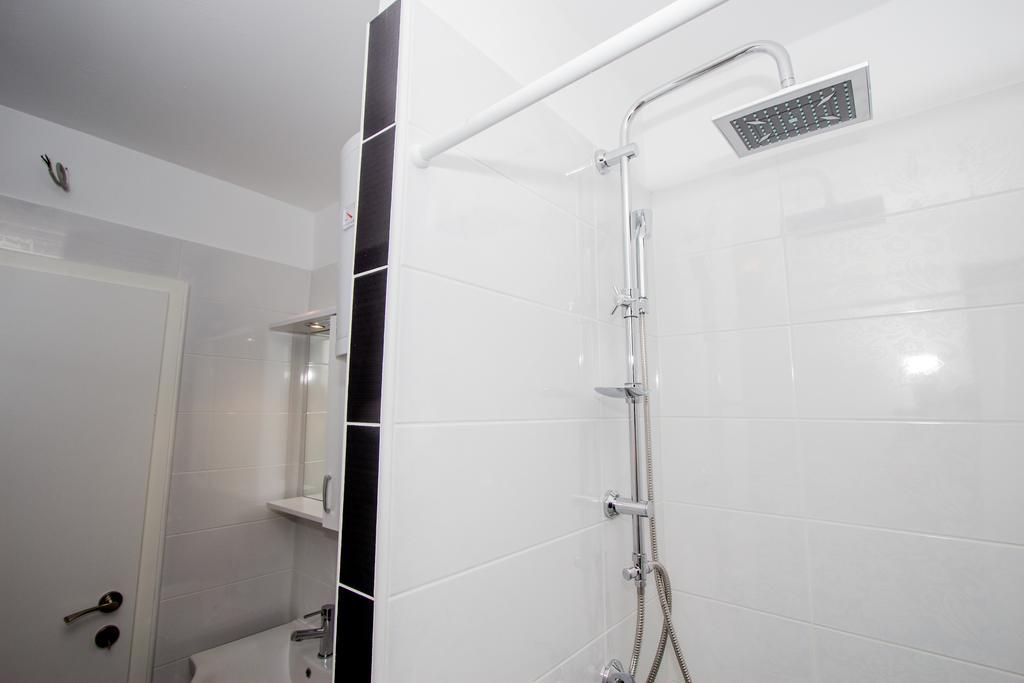 Apartments Nakic シベニク エクステリア 写真
