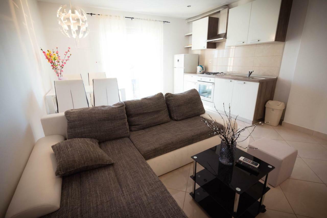 Apartments Nakic シベニク エクステリア 写真