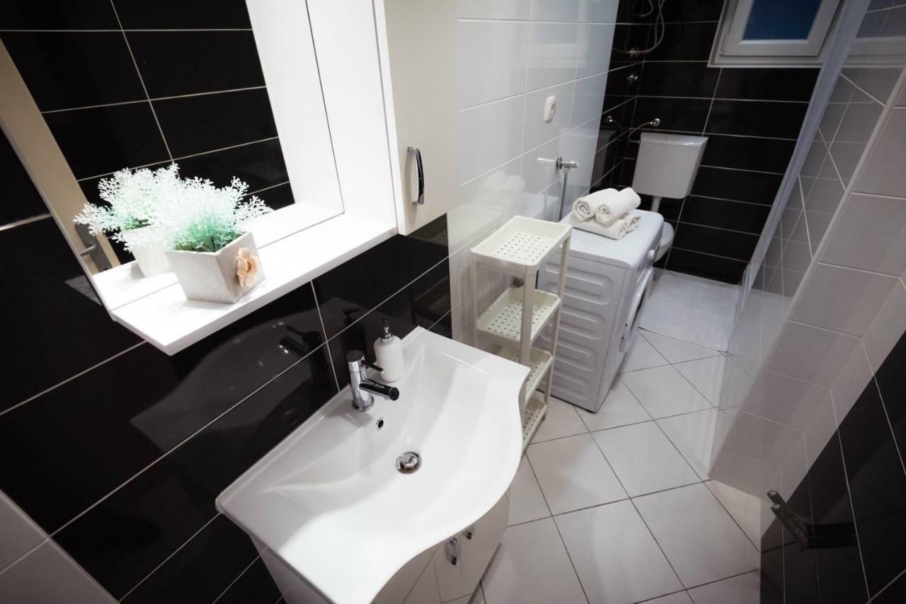 Apartments Nakic シベニク エクステリア 写真