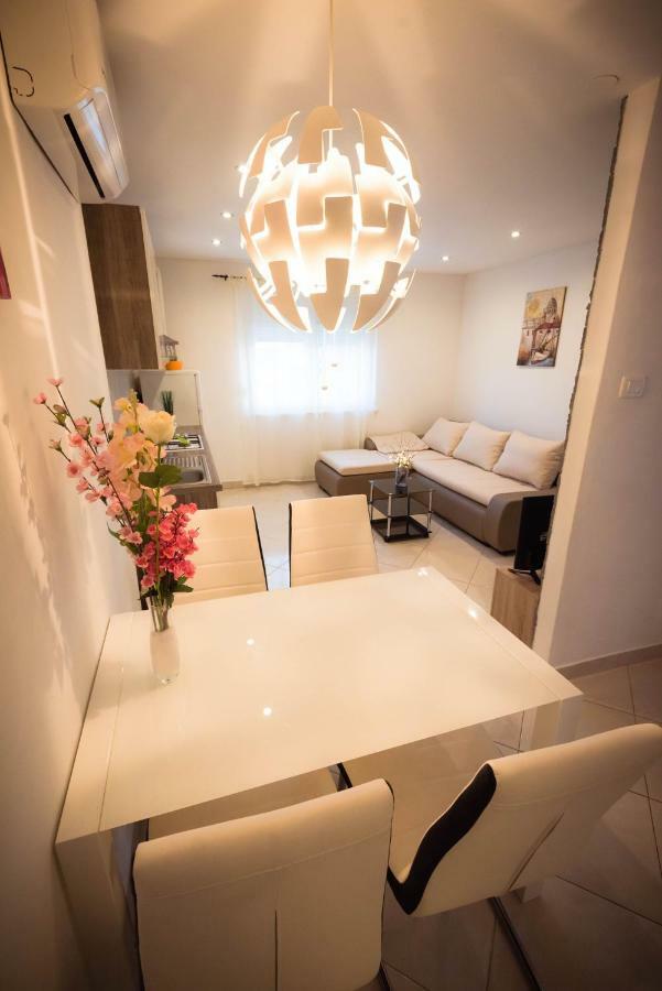 Apartments Nakic シベニク エクステリア 写真