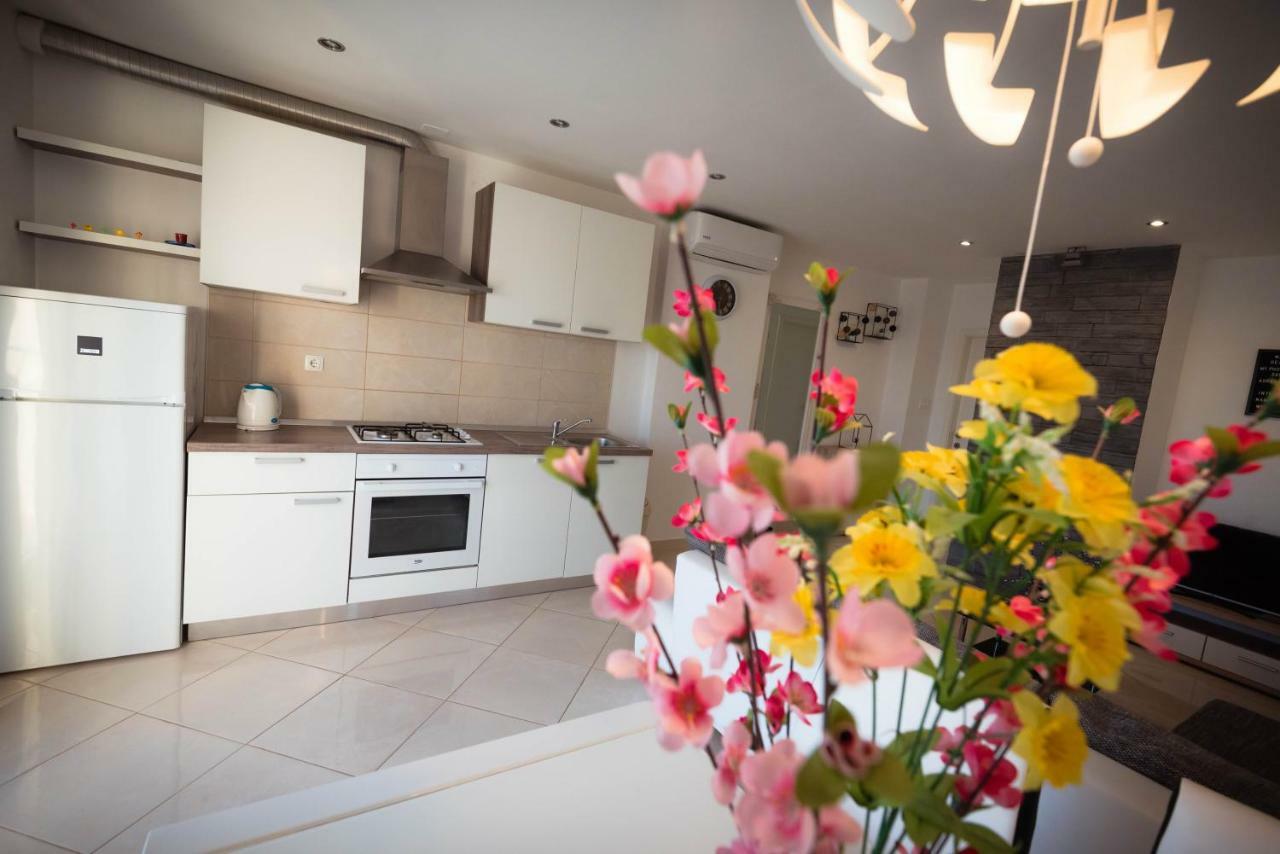 Apartments Nakic シベニク エクステリア 写真