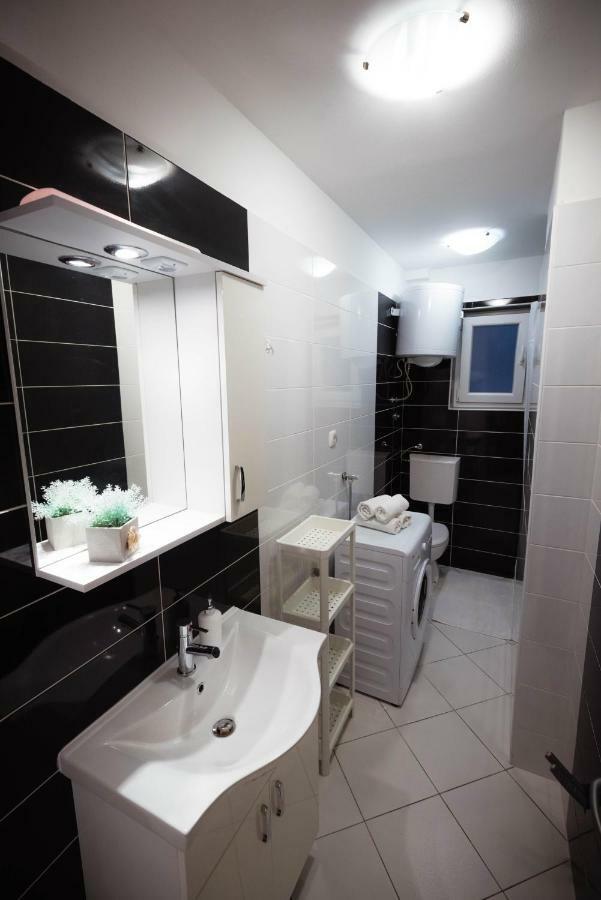 Apartments Nakic シベニク エクステリア 写真