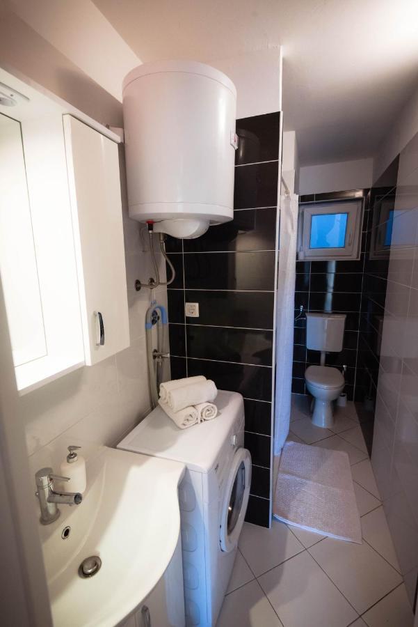 Apartments Nakic シベニク エクステリア 写真